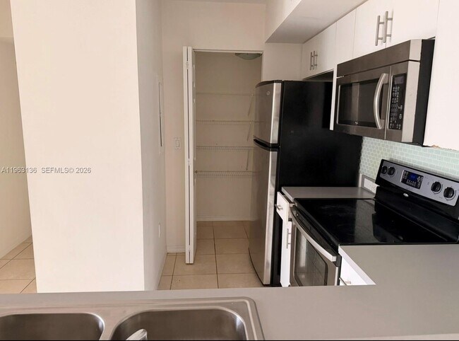 Building Photo - 777 SW 111th Way