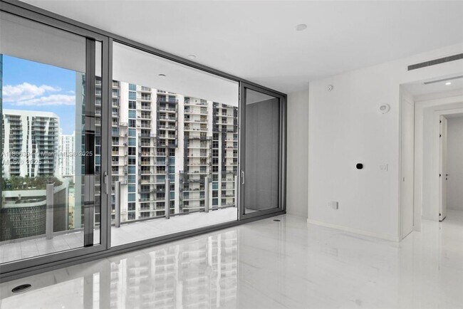 Building Photo - 300 Biscayne Blvd Way