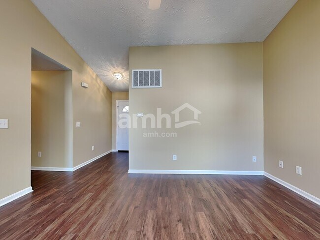 Building Photo - 1531 Farrington Dr