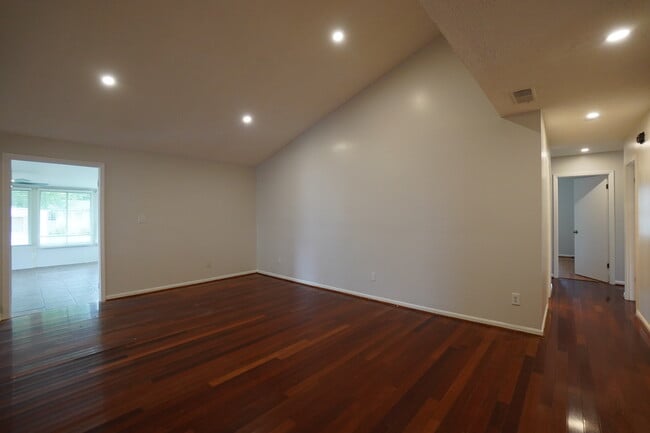 Building Photo - 505 Westchester Dr