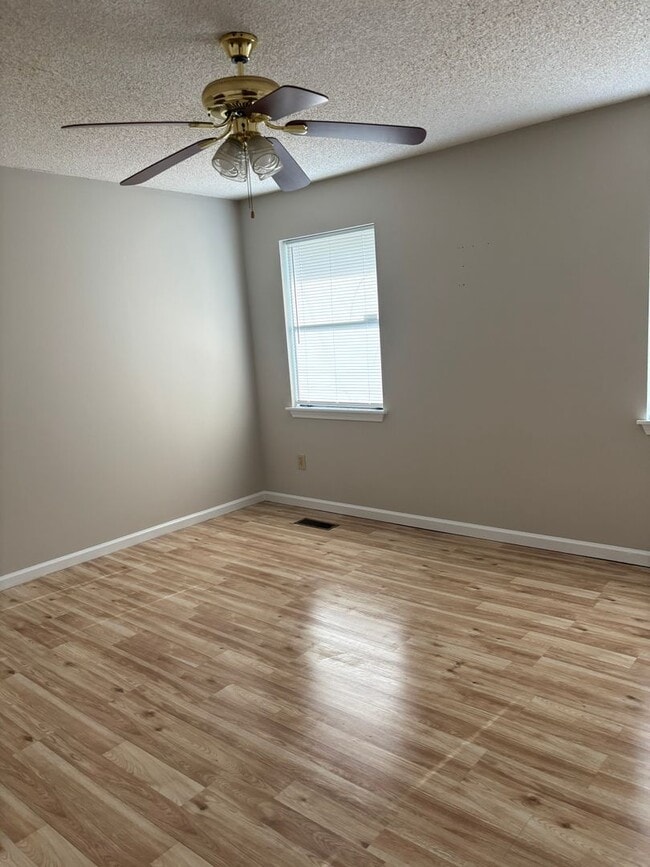 Building Photo - MOVE IN READY!!! RENT ME FIRST!! CALL TODAY!