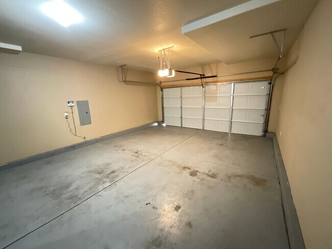 Building Photo - 3 Bedroom Home Available Near N Powers Blvd & Dublin Blvd!