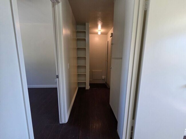 Building Photo - New Listing!