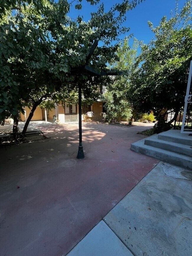 Building Photo - 2104 B St