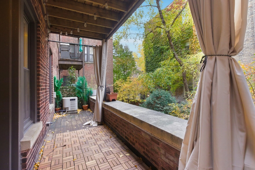 Primary Photo - 644 W Roscoe St