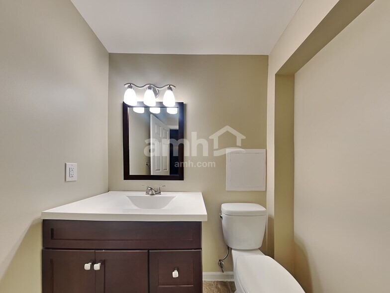 Building Photo - 410 Morning Sun Dr