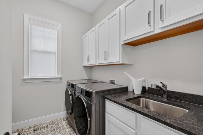 Building Photo - Spacious 4BR Home with Office & Covered Porch in Chapel Ridge