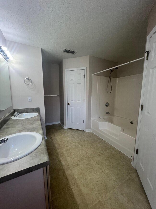 Building Photo - 275 Limestone Cir