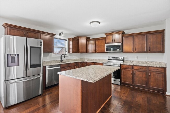 Building Photo - Spacious 3BR Home with Bonus Room, Fireplace & Fenced Yard