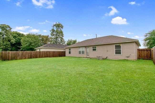 Building Photo - 16225 Summerset Estates Blvd