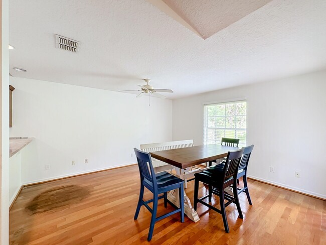 Building Photo - 6416 Las Palmas Way