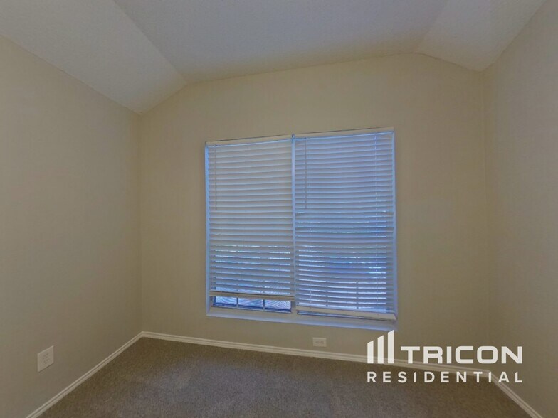 Building Photo - 300 Westbrook Dr