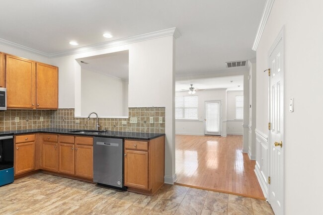 Building Photo - Beautiful Updated Townhouse located in Iredell County! 2BR/2.5BA Garage