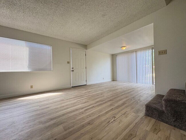 Building Photo - 276 Camellia Way