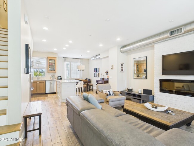 Building Photo - 4816 N Woodmere Fairway