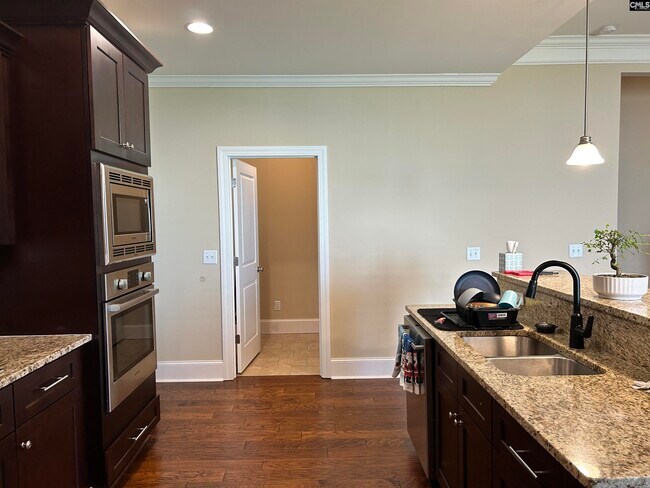 Building Photo - 105 High Bluff Ln