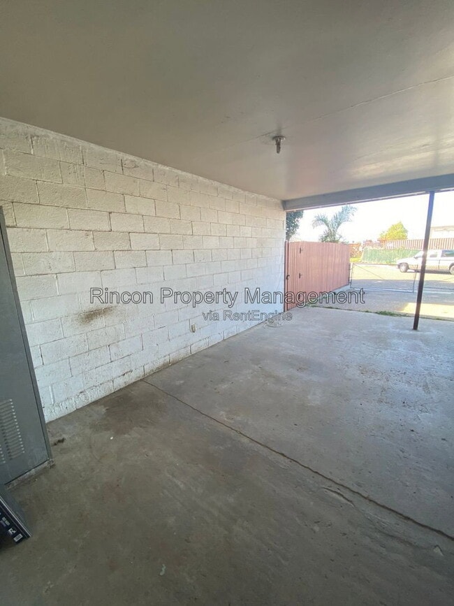 Building Photo - 451 S Olive St