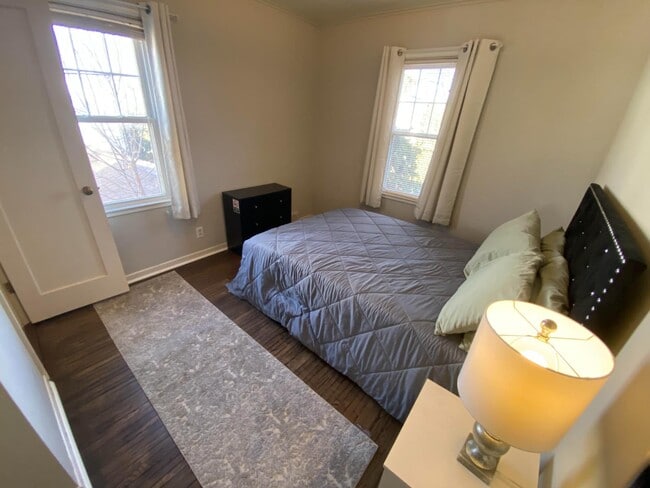 Building Photo - 106 W 20th St