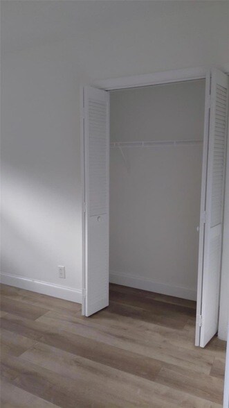 Building Photo - 1429 SW 9th St