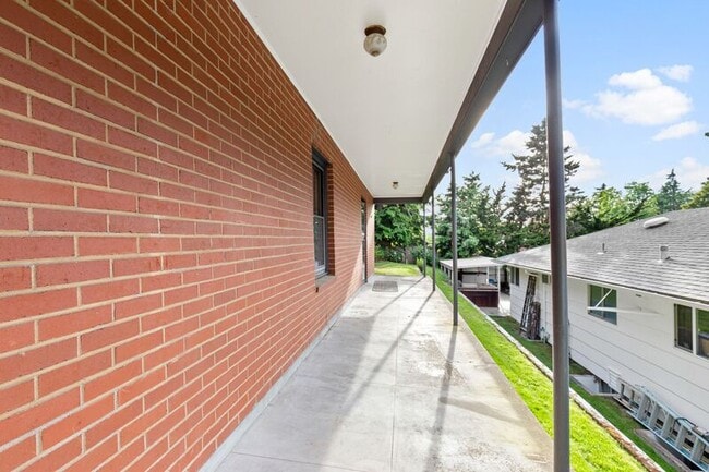 Building Photo - 6409 SE Belmont St
