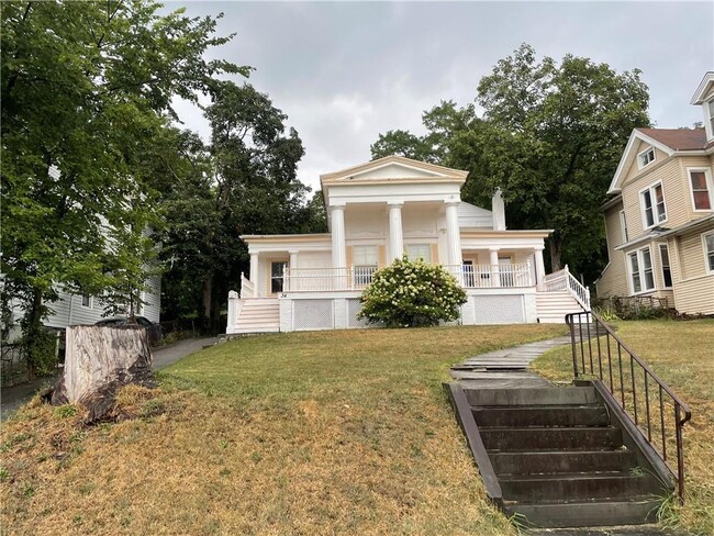 Primary Photo - 34 East Ave