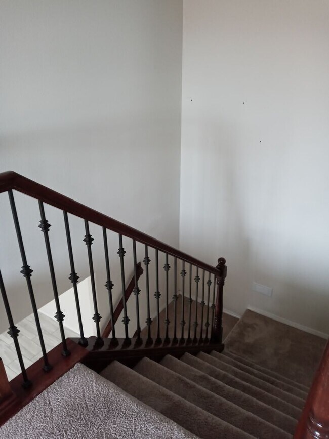 Building Photo - FOUR BEDROOMS!