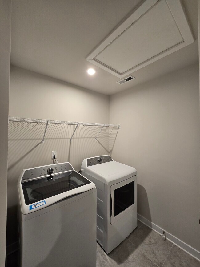 Building Photo - 7321 Childress Dr SW