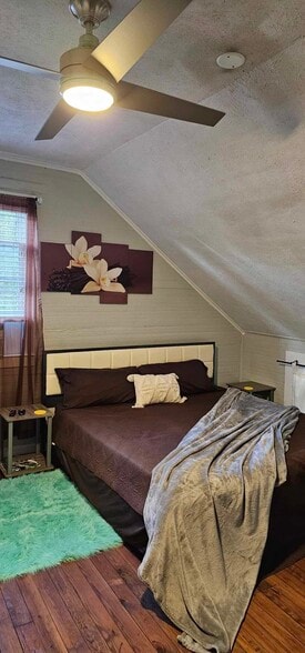 Main Bedroom - 607 Gaskill St SE