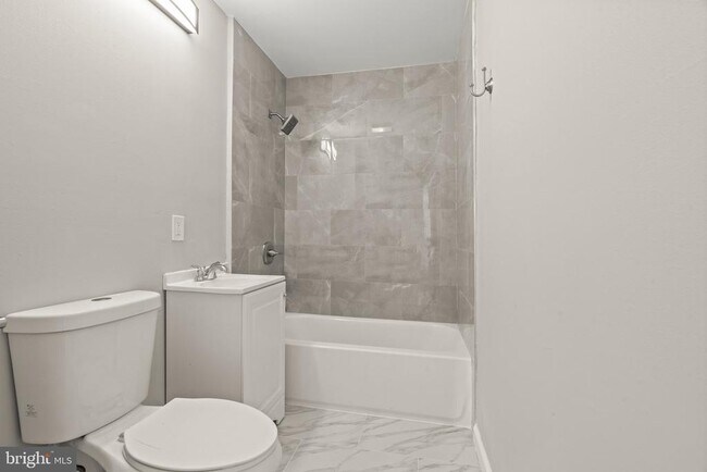 Building Photo - 1004-6 S 52nd St