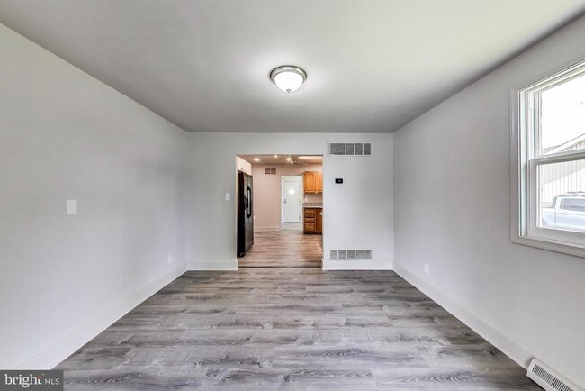 Building Photo - 8349 Bear Creek Dr
