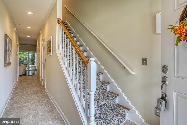 Building Photo - 28463 Pinehurst Cir