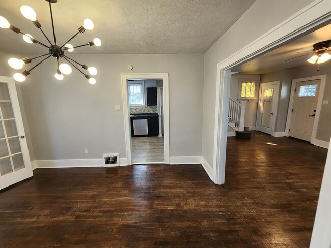 Building Photo - 3 Bedrooms 1 bath home for RENT!