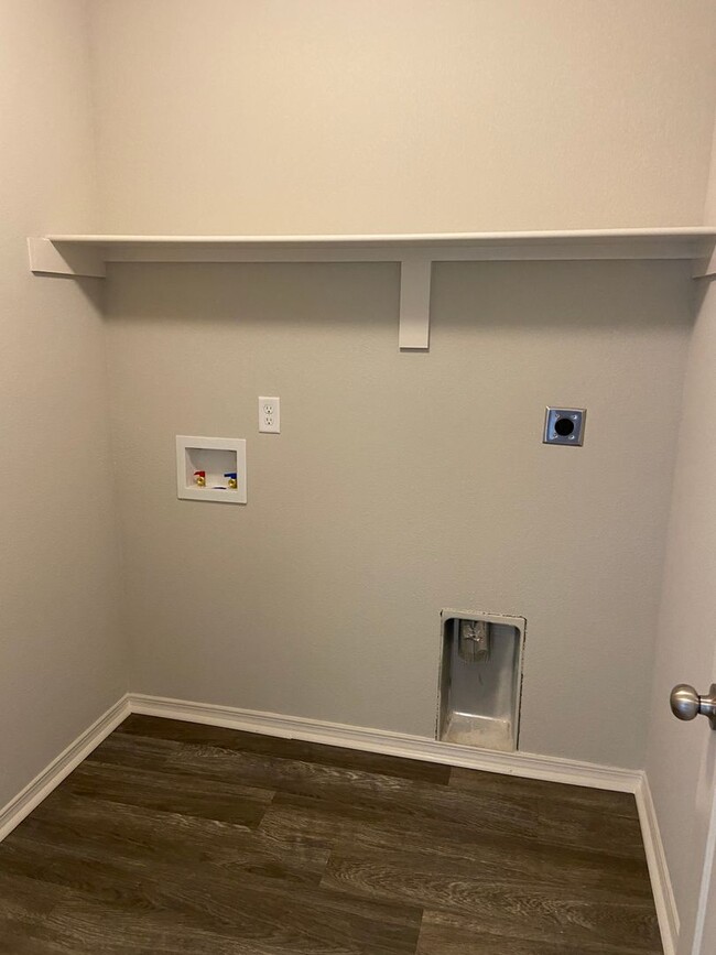 Building Photo - *Pre-leasing* Three Bedroom | Two Bath Hom...