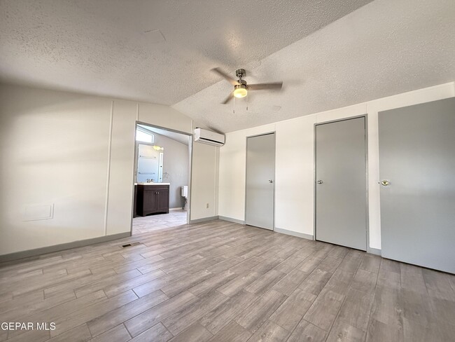 Building Photo - 5941 Sixta Dr