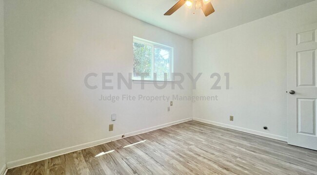 Building Photo - 5429 Farnsworth Ave