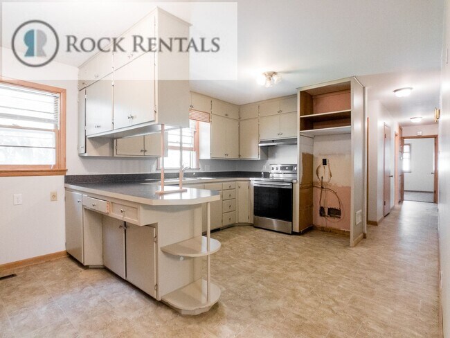 Building Photo - 4 Bed 2 Bath in Arlington