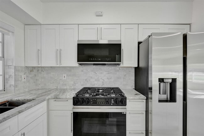 Building Photo - 4200 NE 15th Ave