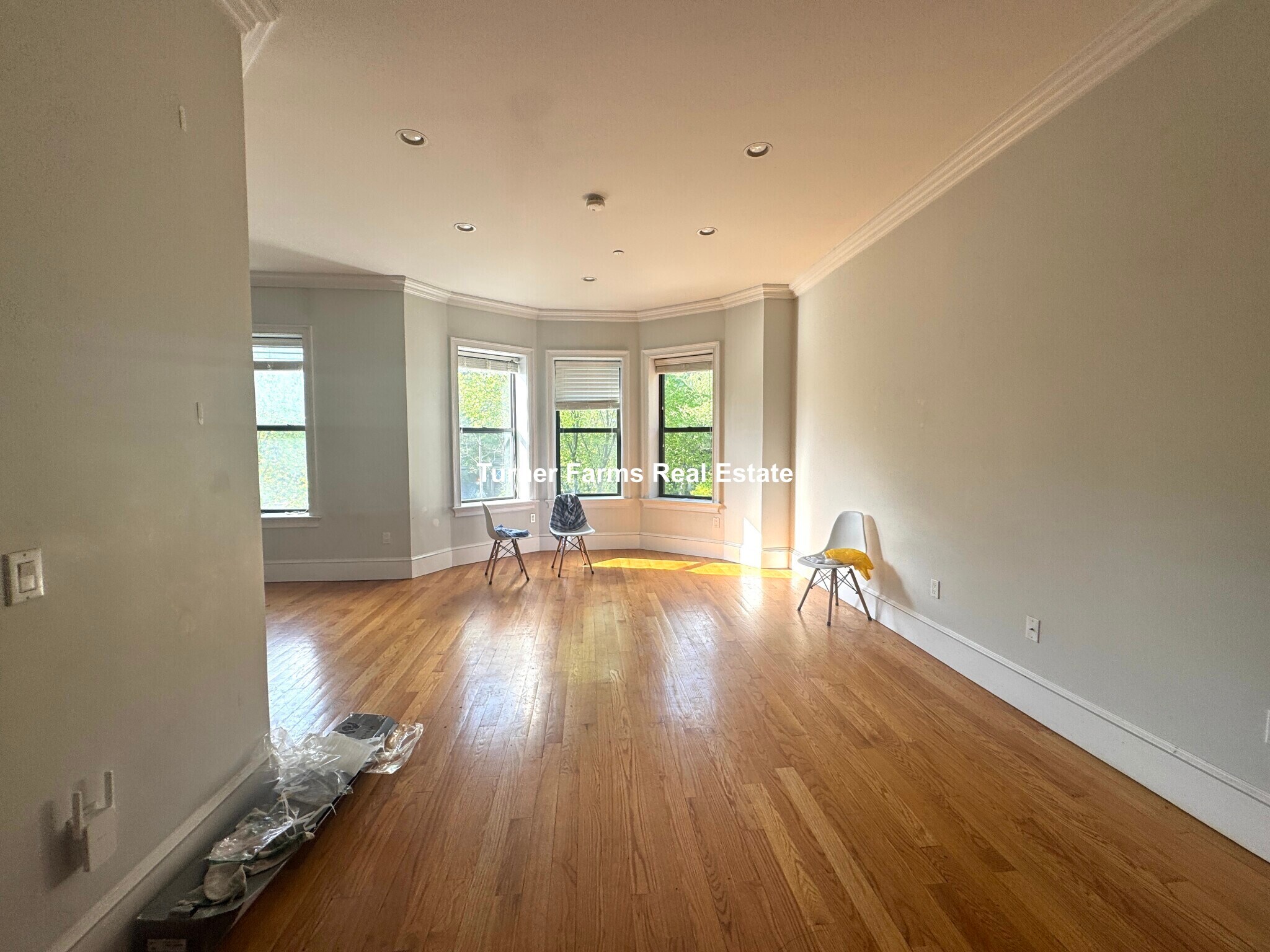 Building Photo - 1087 Beacon St