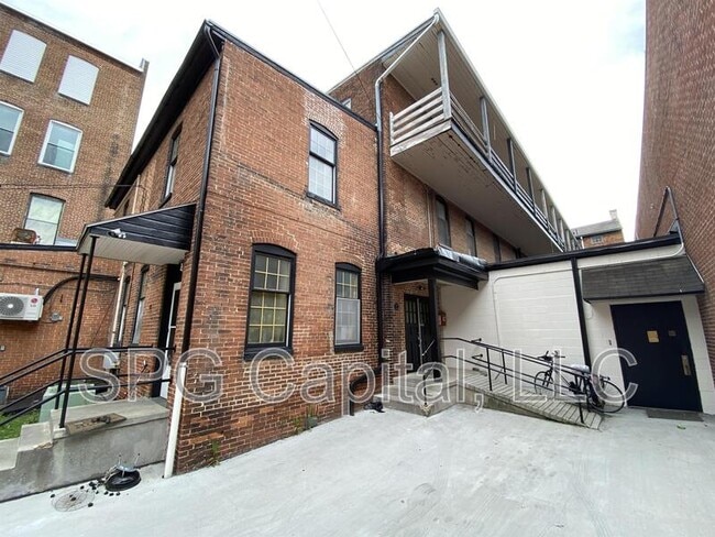 Building Photo - 5 Center Square