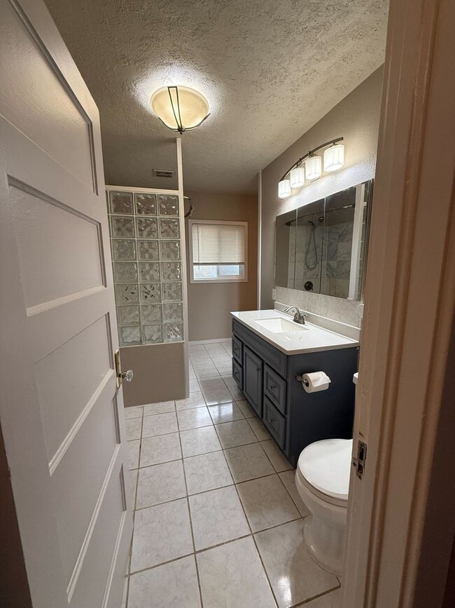 Building Photo - Beautiful 3B/2Ba Ranch in Longview on Lake...