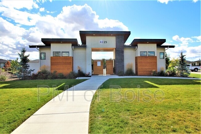 Building Photo - 2080 S Hills Ave.