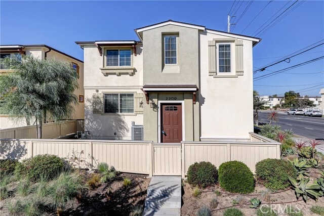 Primary Photo - 2209 W 237th St