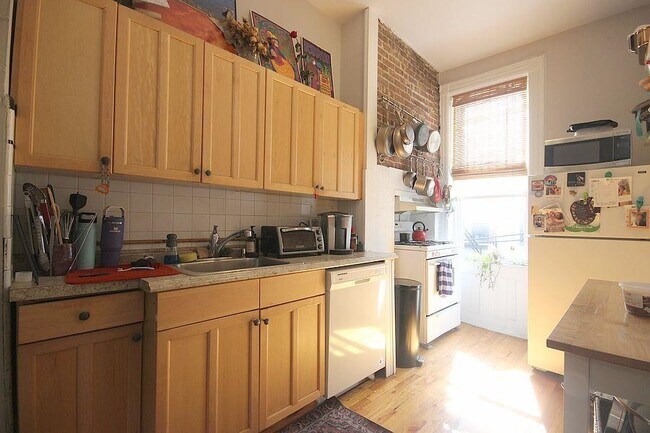 Building Photo - 1222 Park Ave