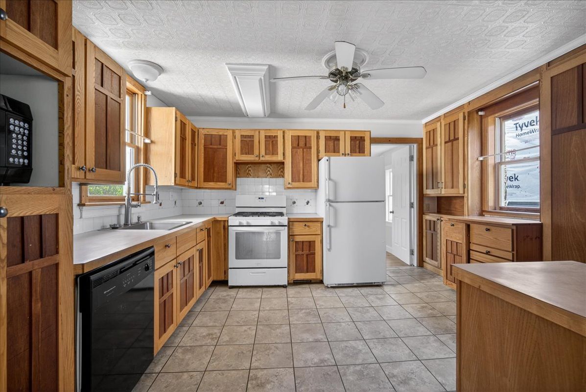 Building Photo - 204 Saratoga Ave