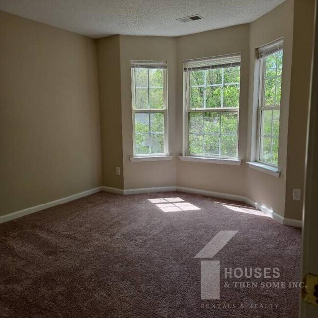 Building Photo - 210 Stapleford Park Dr