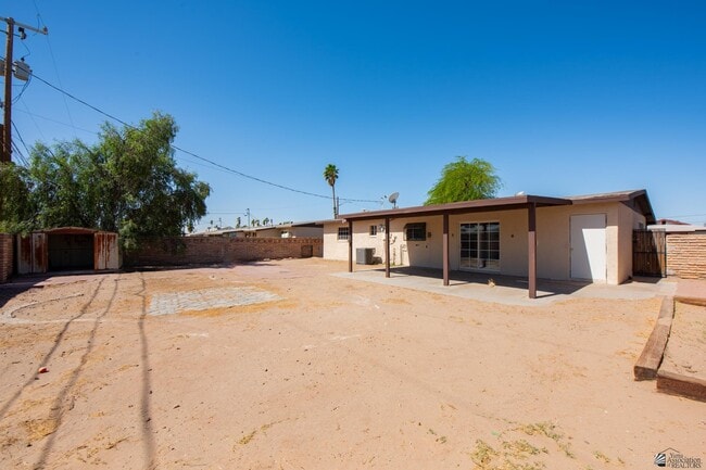 Building Photo - 2645 S Nogales Ave