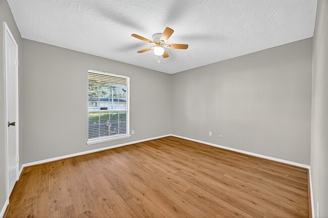 Building Photo - 9602 S Petersham Dr