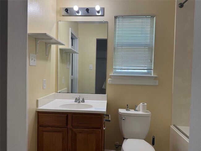 Building Photo - 20711 Sycamore Wood Dr