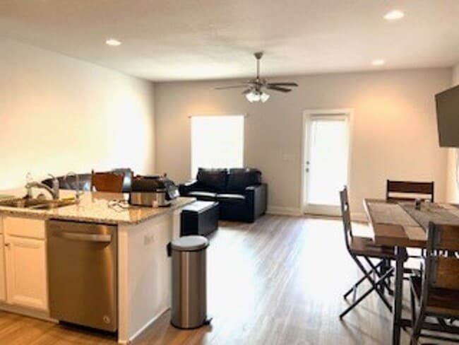 Building Photo - FURNISHED!!!  BEAUTIFUL 3 BEDROOM 2.5 BATH...