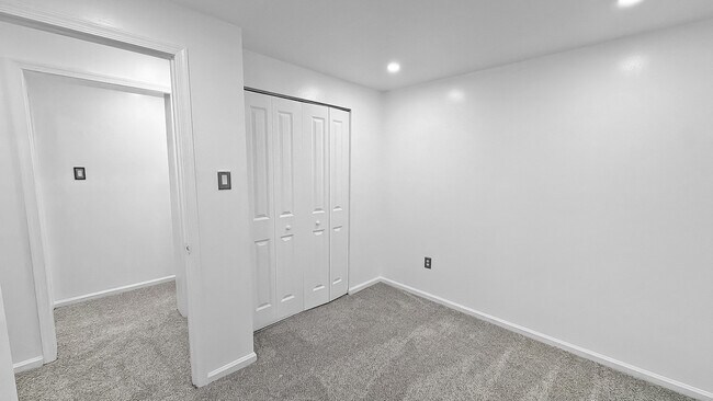 Building Photo - 2302 Old Fort Hills Dr